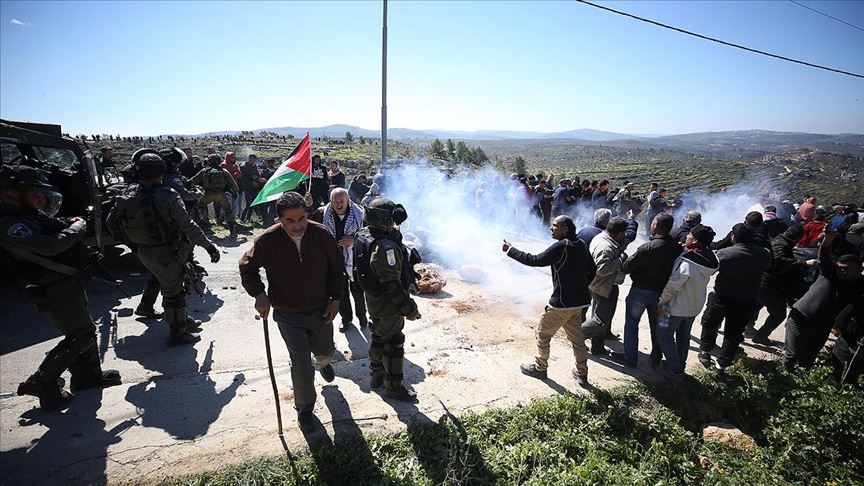 İsrail askerleri Batı Şeria'da 64 Filistinliyi yaraladı