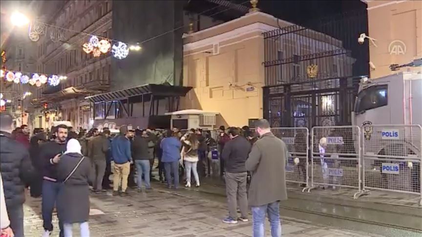 Turkey: Idlib attack protested outside Russian mission