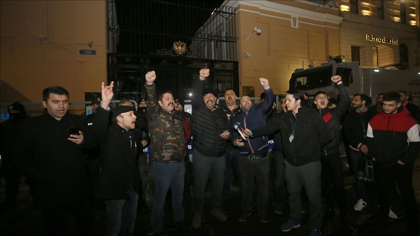 İdlib’deki saldırı Rusya’nın İstanbul Başkonsolosluğu önünde protesto edildi