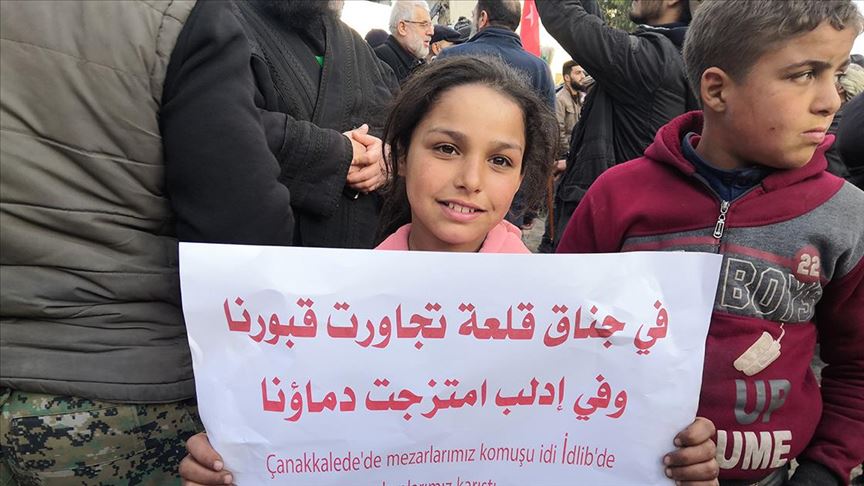 السوريون في إدلب يتظاهرون دعما لتركيا