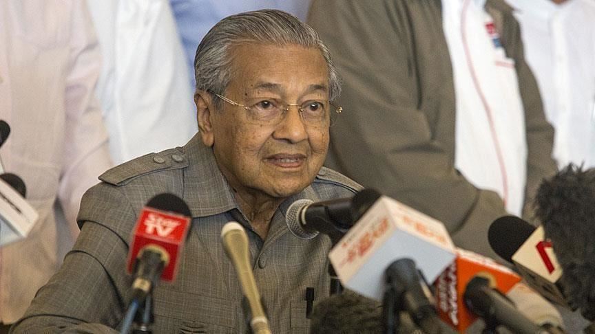 Mahathir renominates himself to be Malaysian premier