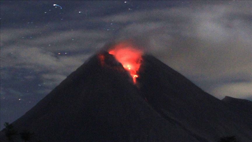 endonezya da merapi yanardagi nda patlama