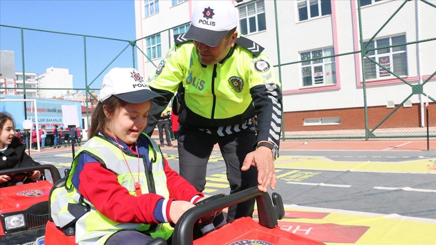 Down Sendromlu Elif In Trafik Polisligi Hayali Gercek Oldu
