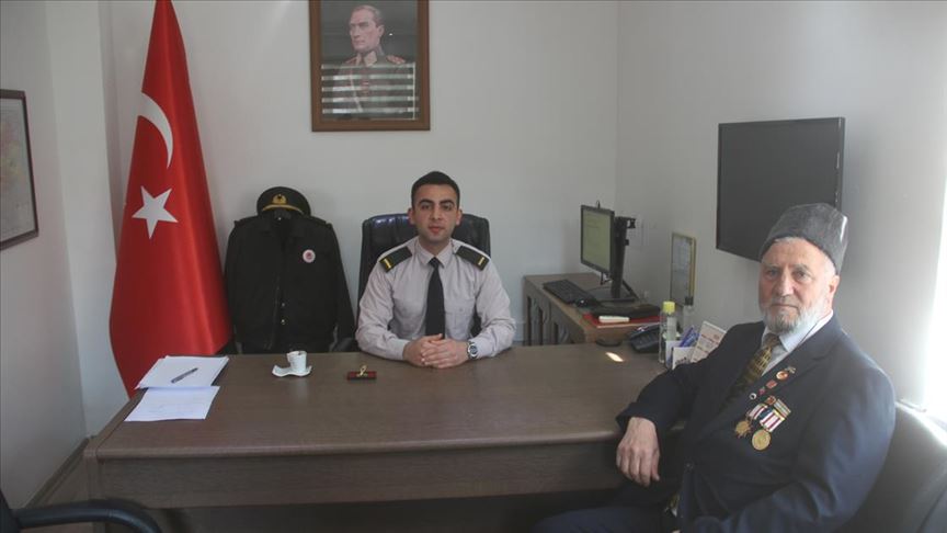İzmir'de Kıbrıs gazisi askere gitmek için dilekçe verdi
