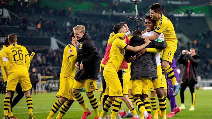 Borussia Dortmund beat Borussia Monchengladbach 2-1