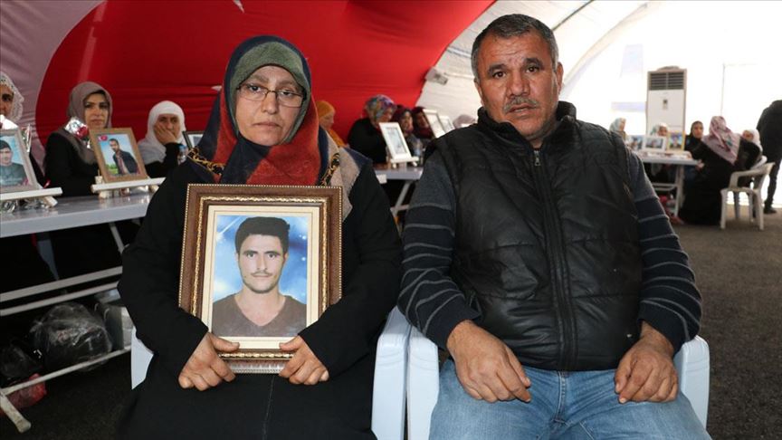 Diyarbakır annelerinin oturma eylemine bir aile daha katıldı