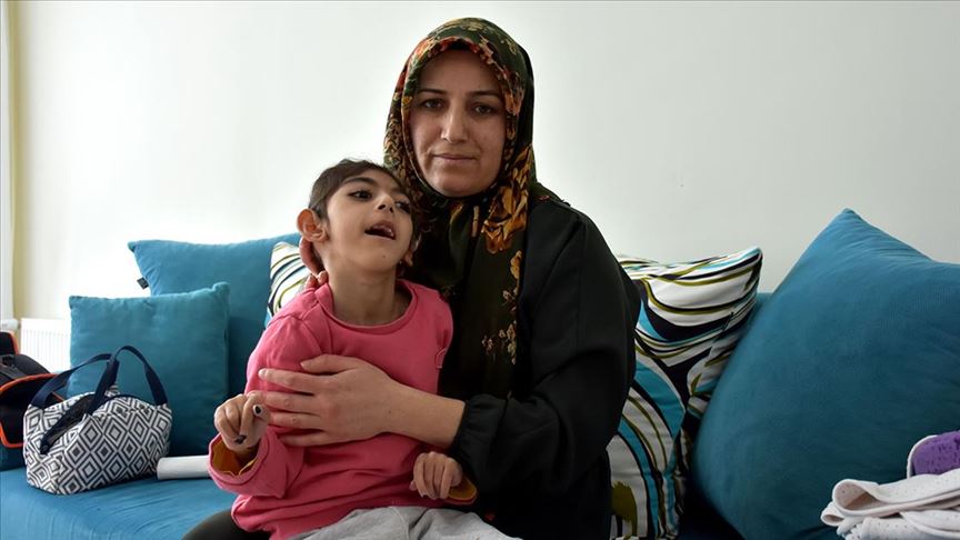 Kanser Hastasi Anne Hayatini Beyin Felci Geciren Kizina Adadi