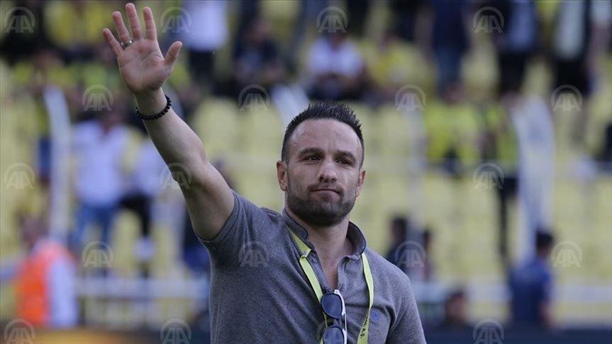 France's Valbuena extends contract with Olympiacos