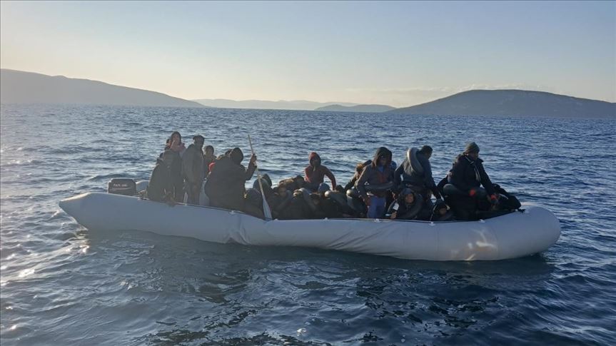 Crise des réfugiés à la frontière grecque : La Turquie sauve 121 demandeurs d'asile en mer Égée 