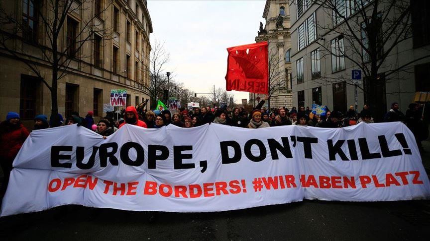Miles de personas marchan en Alemania a favor de que abran las fronteras de la UE a solicitantes de asilo