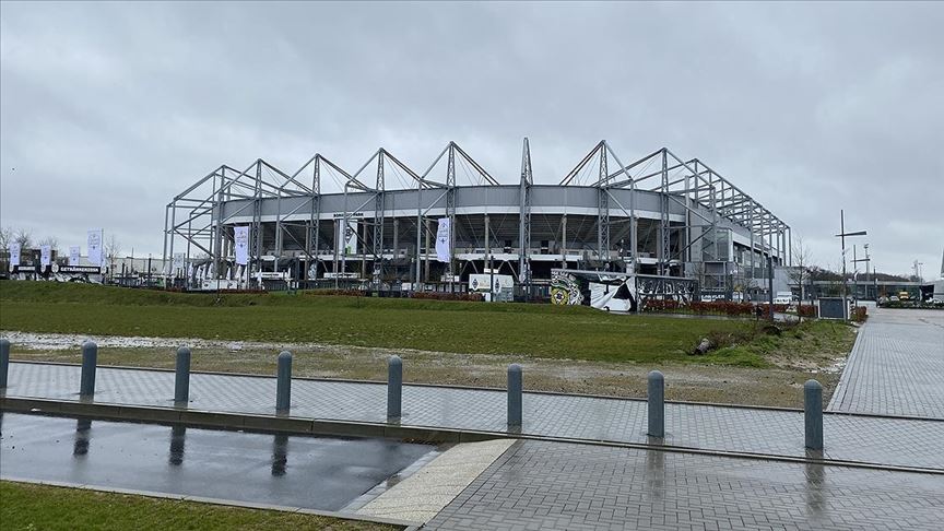 Borussia Mönchengladbach-Köln maçı koronavirüs nedeniyle seyircisiz oynanacak