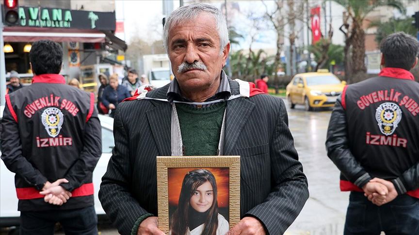 Kizi Daga Kacirilan Baba Evlat Nobetini Izmir De Surduruyor