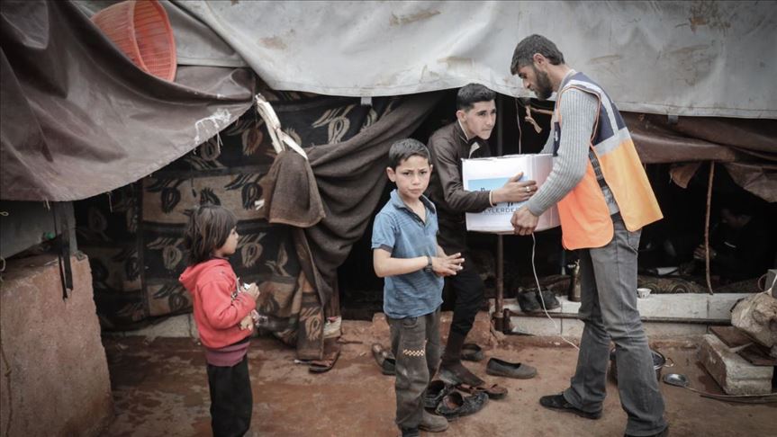 تركيا ترسل مساعدات إنسانية للنازحين في إدلب