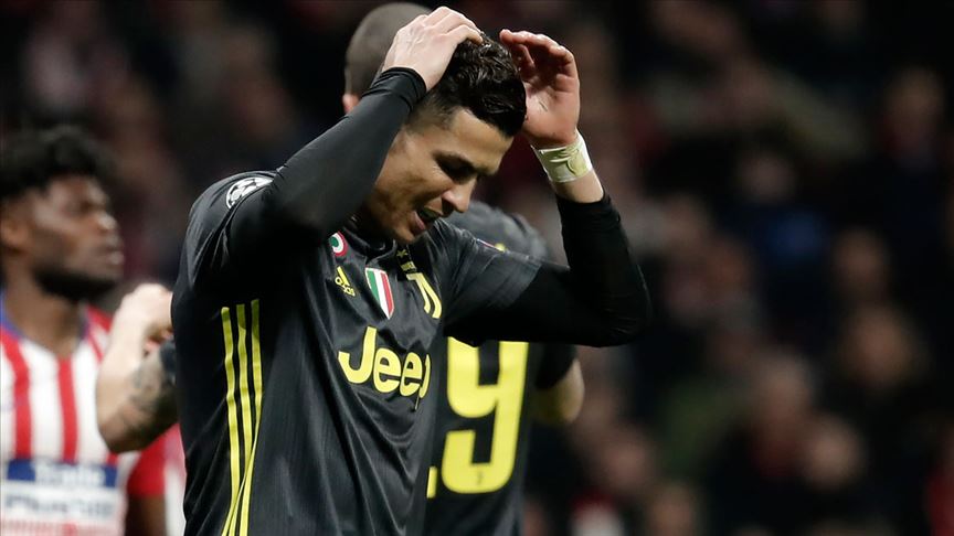 Koronavirüsten dolayı İtalya'ya dönmeyen Cristiano Ronaldo annesinin evinde kaldı