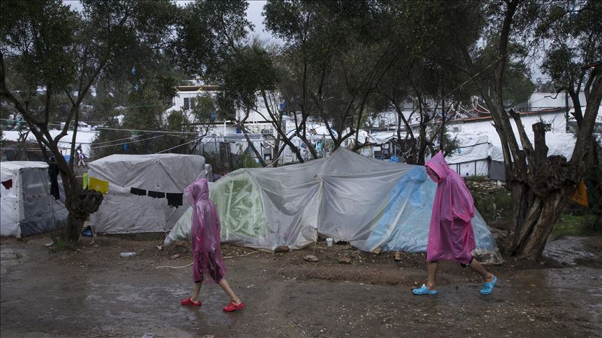 Coronavirus: Calls for evacuating Greek refugee camps 