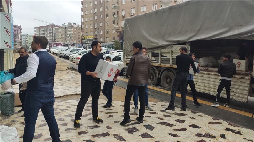 تركيا.. جمعيات خيرية ترسل مساعدات إنسانية إلى إدلب