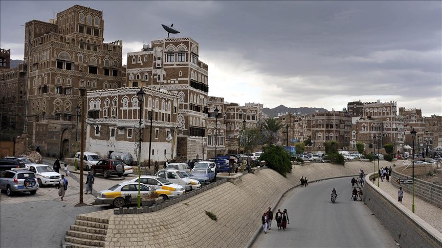 كورونا.. اليمن تعلق الرحلات الجوية وتغلق المنافذ البرية