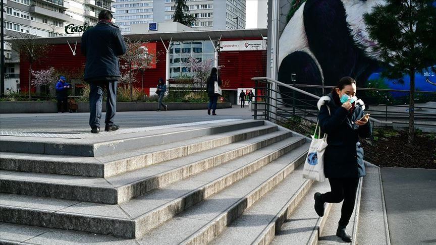 France shuts museums, theaters, cancels football