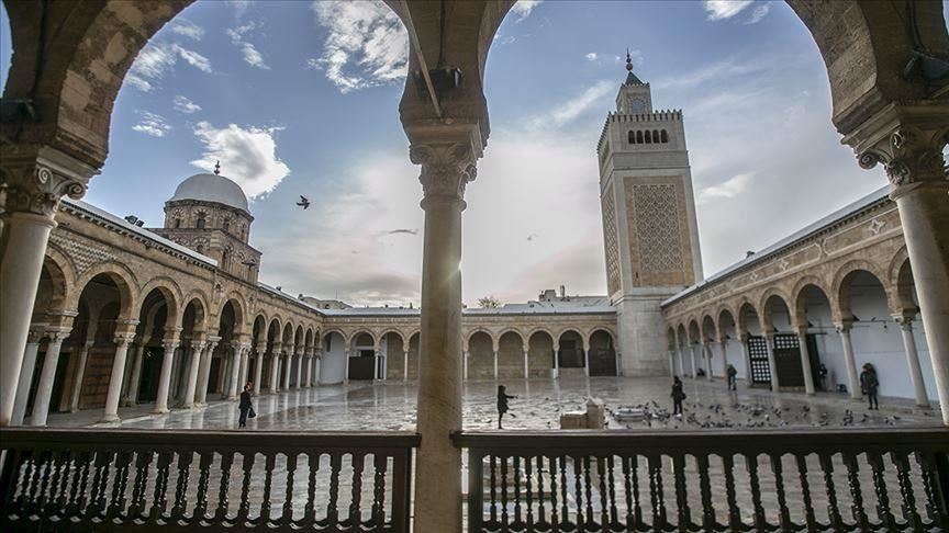 Tunisie : Désinfection de la mosquée de Zitouna pour empêcher la propagation du Coronavirus