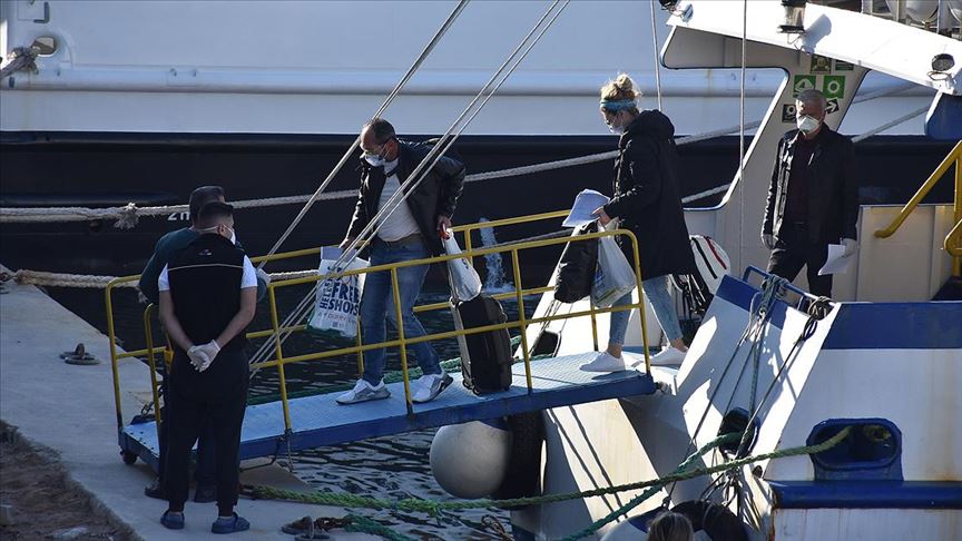 Yunanistan Dan Feribotla Bodrum A Getirilen Yolcular Saglik Kontrolunden Gecirildi