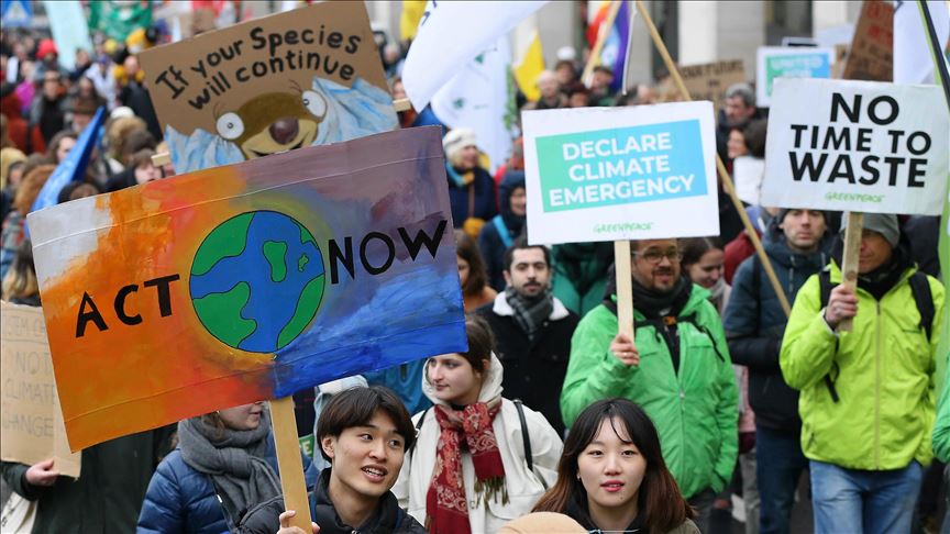 Las calles fueron evacuadas, pero las protestas climáticas continúan en Internet