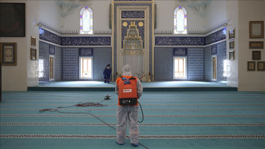 Turquía suspende oraciones colectivas en las mezquitas para frenar brote de coronavirus