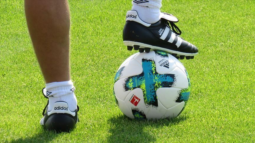 Coronavirus: Germany pauses football games till April