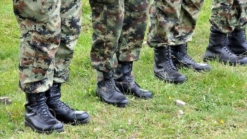 Serbi, ushtria kontrollon objektet publike dhe pikat kufitare shkaku i Covid-19