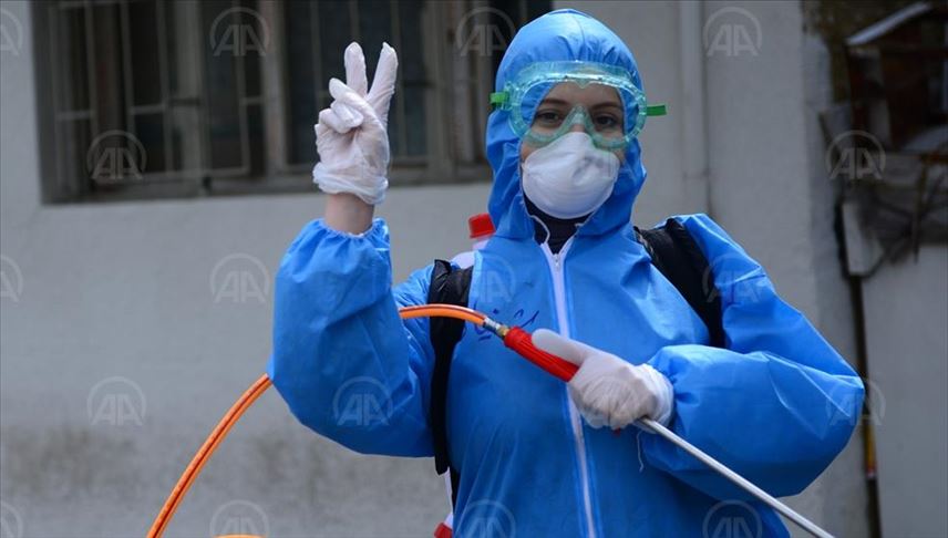 سلێمانی.. خۆبەخشەکان شەقامەکان بە دژە ڤایرۆس دەڕشێنن
