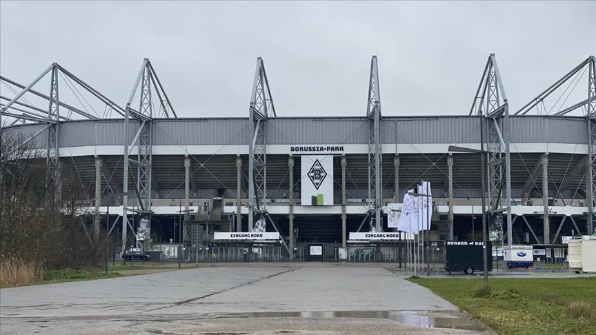 Borussia Mönchengladbach futbolcuları koronavirüs salgını nedeniyle gelirlerinin bir bölümünden vazgeçti 