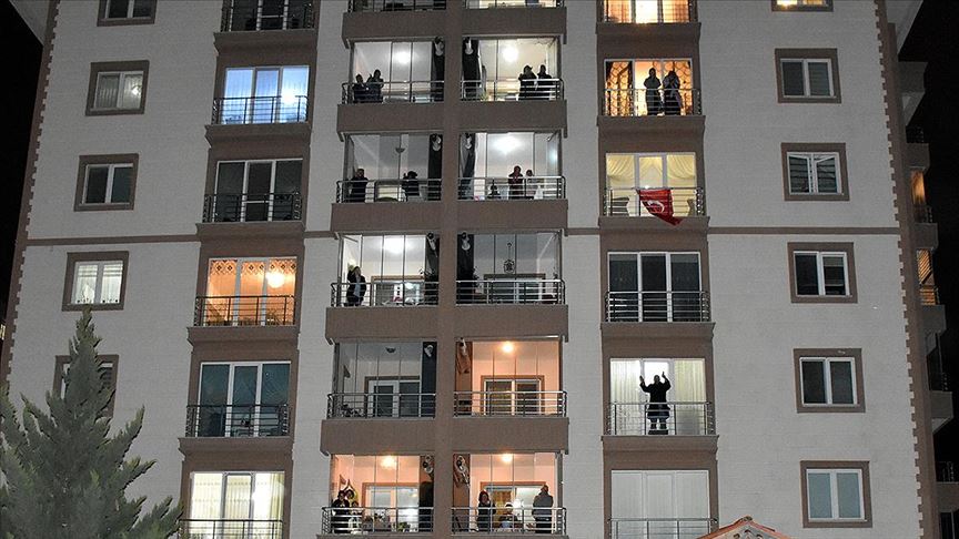 Bakan Koca Dan Saglik Calisanlari Icin Ust Uste 3 Gun Alkis Cagrisi