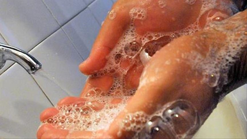 'Misuse of gloves raises coronavirus infection risk'