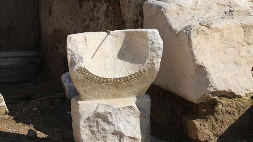 اكتشاف ساعة شمسية عمرها 2000 عام في تركيا