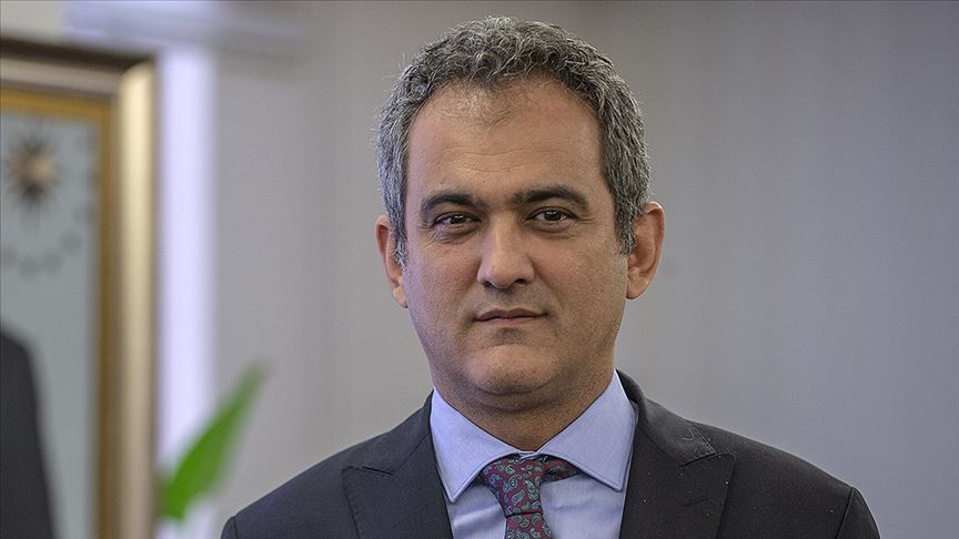 MEB ayda 2 milyon cerrahi maske üretebilecek