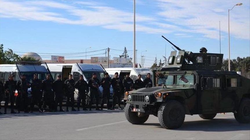 Tunisie : Renforcement du déploiement de l'armée dans le pays pour appliquer le confinement total pol