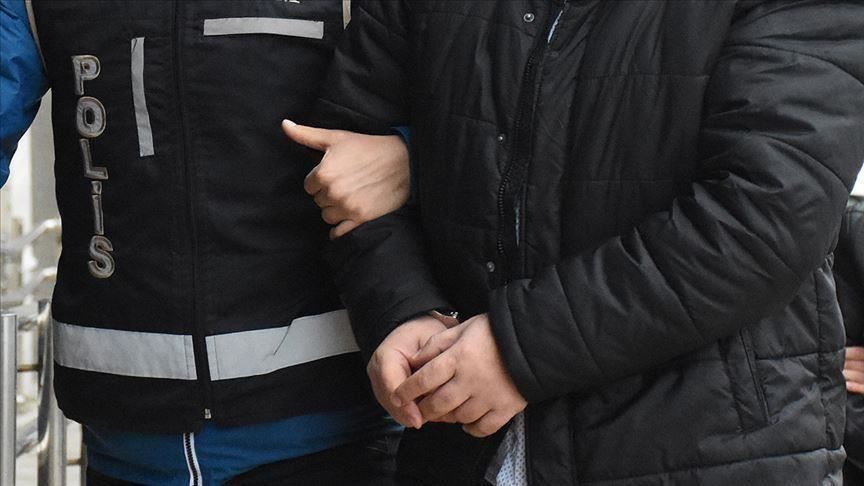 Yaşlı bir vatandaşa zorla maske takan ve başına kolonya döken kişi gözaltına alındı