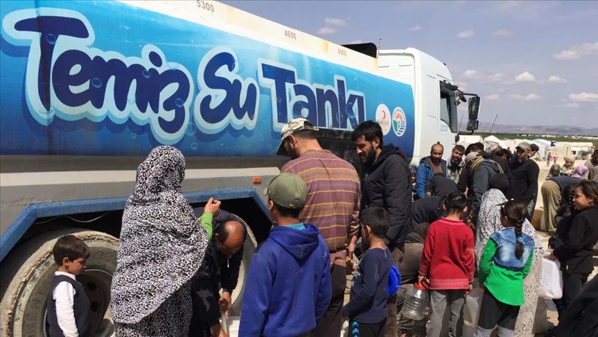 ONG turca entrega semanalmente 100 toneladas de agua potable en Afrin, Siria