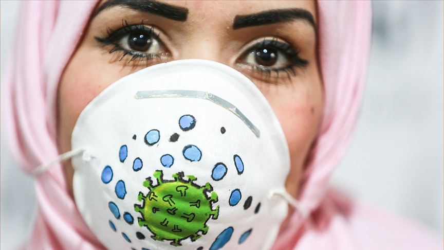 Gazzeli sanatçılar koronavirüsle mücadele için maskeleri renklendiriyor 