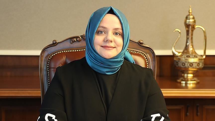 Aile, Çalışma ve Sosyal Hizmetler Bakanı Selçuk'tan 'Koronaya Kapı Açma' paylaşımı