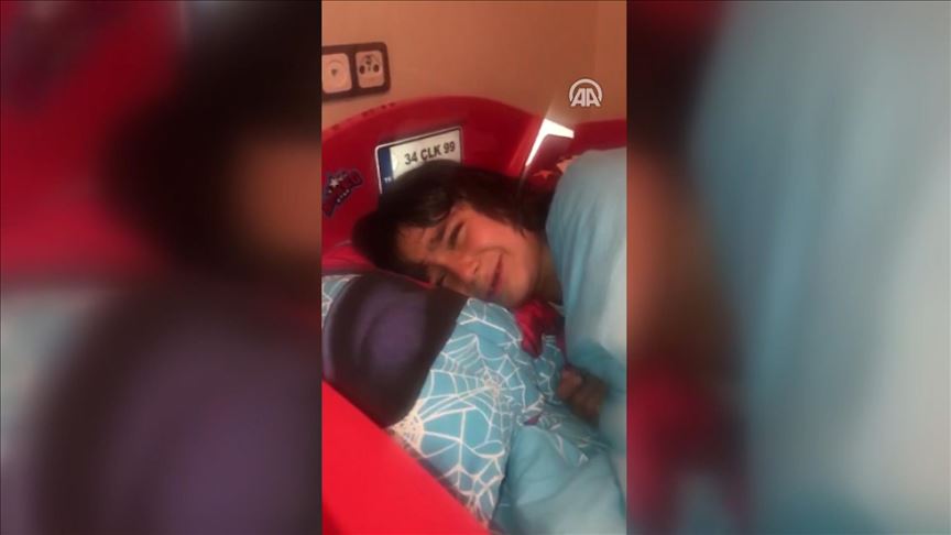 Küçük Mehmet'in doktor babasına özlemi duygulandırdı