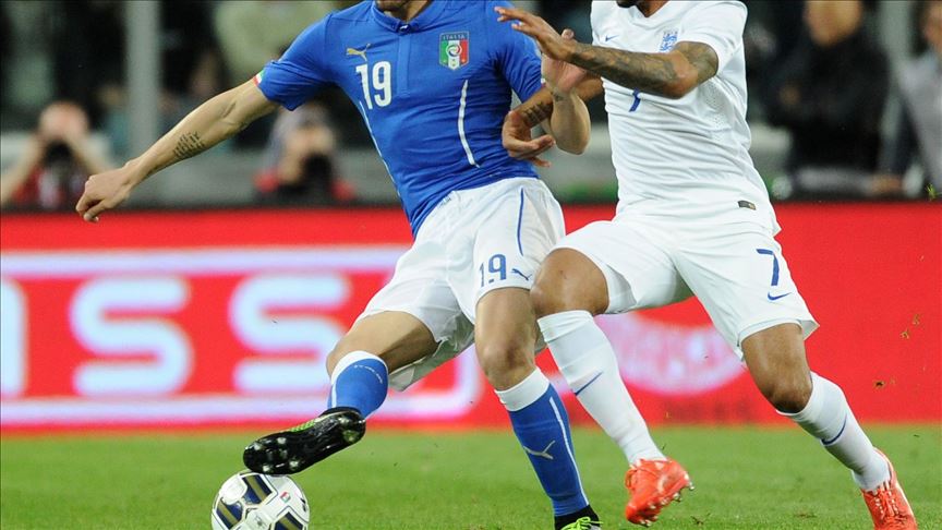 COVID-19: Wembley Stadium illumines for Italy match