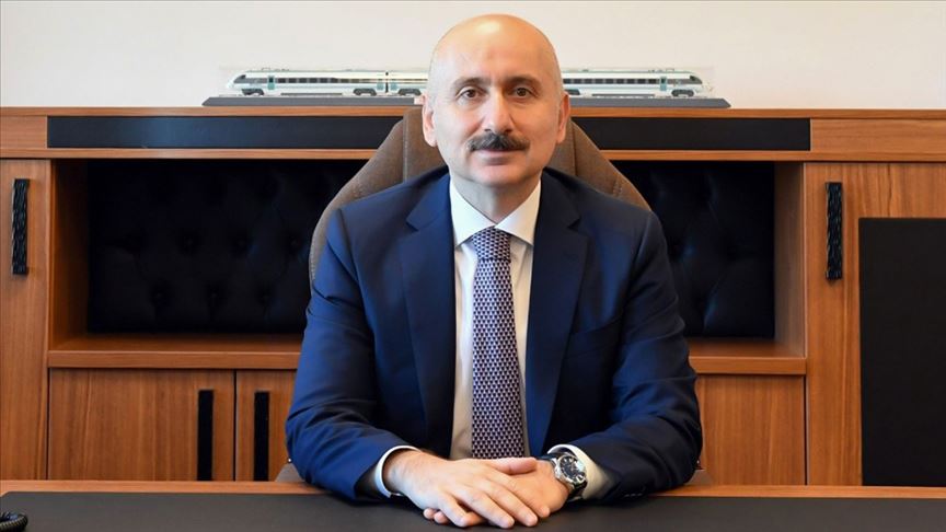 Ulaştırma ve Altyapı Bakanı Turhan görevinden alınarak, yerine Adil  Karaismailoğlu atandı