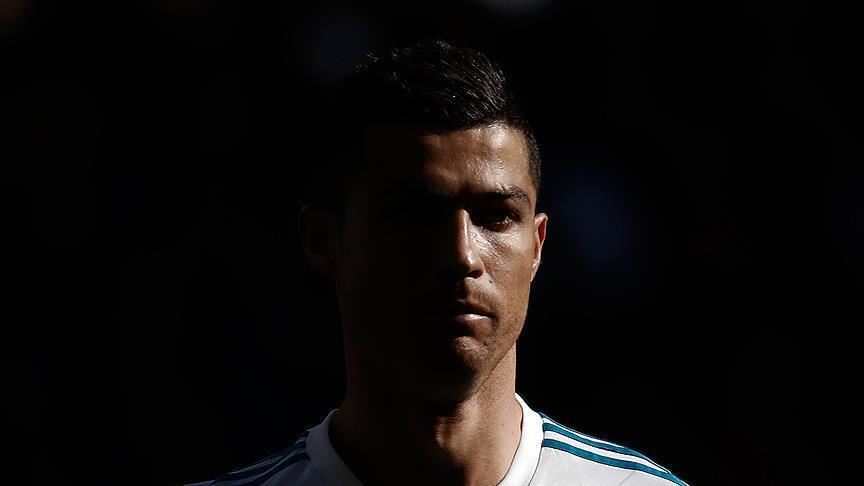 Cristiano Ronaldo pide a la gente quedarse en casa 