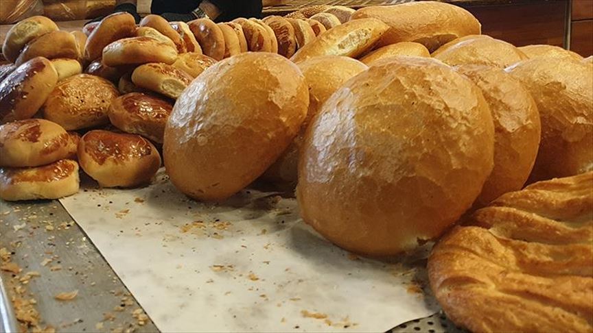 Turkish baker supports French hospital by baking bread