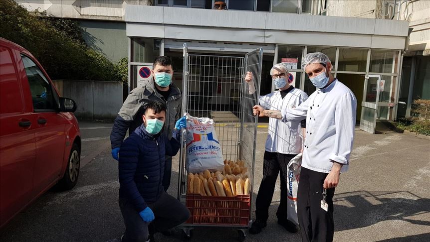 France: Des boulangers turcs offrent du pain tous les jours à l’hôpital de Mulhouse