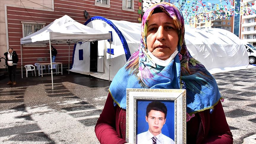 Diyarbakır annelerinden Övünç: Oğluma damatlık giydirmek istiyorum