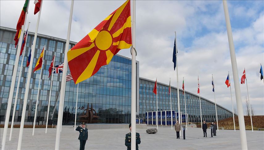 Знамето на Северна Македонија со свечена церемонија кренато пред седиштето на НАТО
