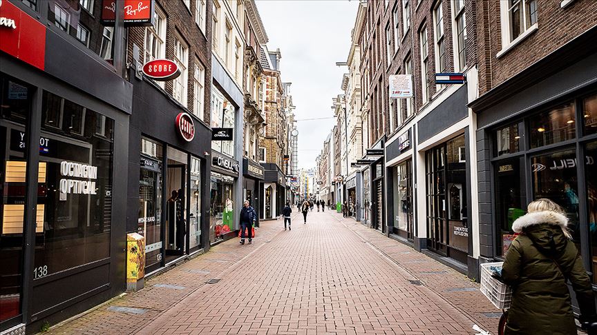 Hollanda'da koronavirüs nedeniyle ölenlerin sayısı 864'e yükseldi