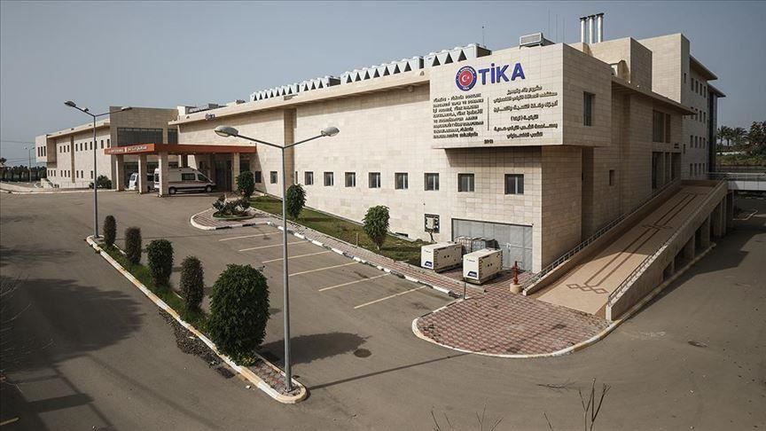 Spitali turk operon në Gaza për frenimin e COVID-19
