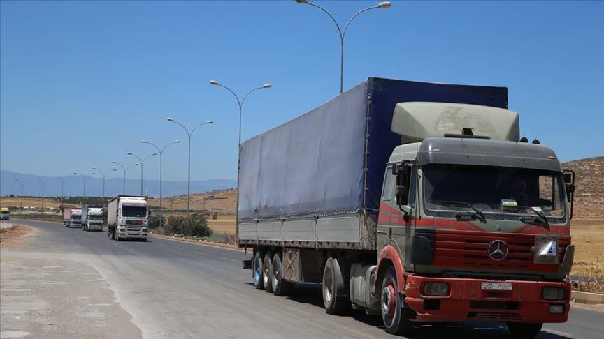 67 شاحنة مساعدات أممية تعبر تركيا باتجاه إدلب السورية
